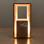 Réveil lumière Ouaah allumé, cadre en bois et lumière dorée